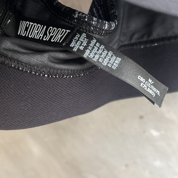 NWOT Victoria’s Secret sports bra - Picture 3 of 4